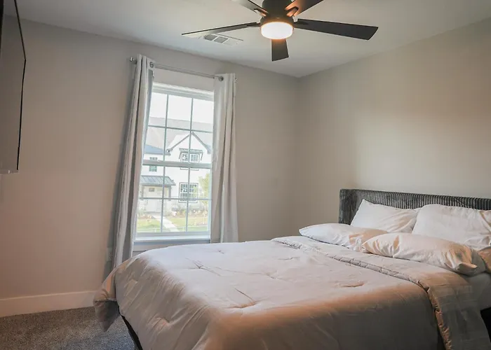 Loop, New Luxurious Large 3Br House, Sleeps 9 With Free Parking