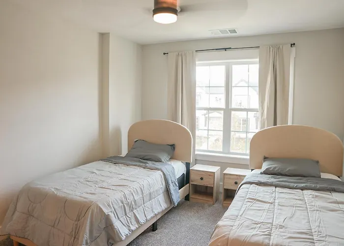 Loop, New Luxurious Large 3Br House, Sleeps 9 With Free Parking
