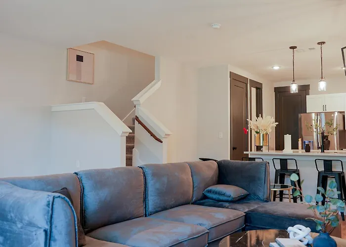 Loop, New Luxurious Large 3Br House, Sleeps 9 With Free Parking
