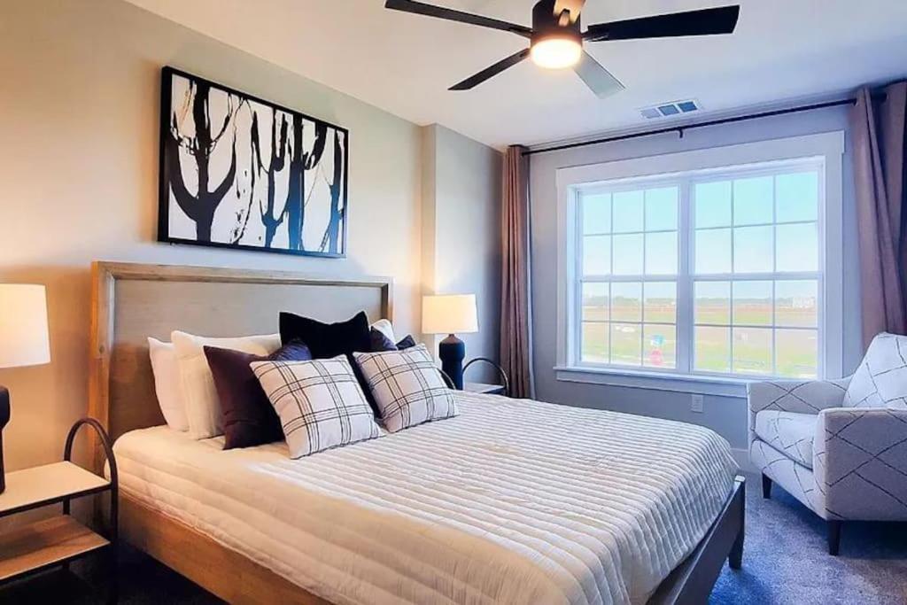 Loop, New Luxurious Large 3br House, Sleeps 9 With Free Parking Apartment Princeton