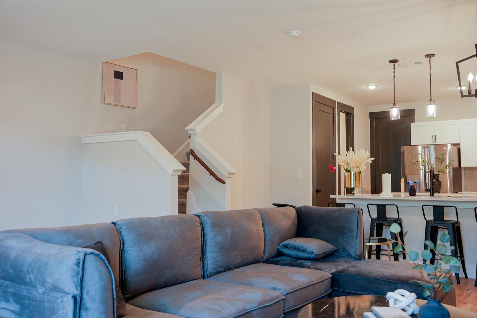 Loop, New Luxurious Large 3br House, Sleeps 9 With Free Parking *