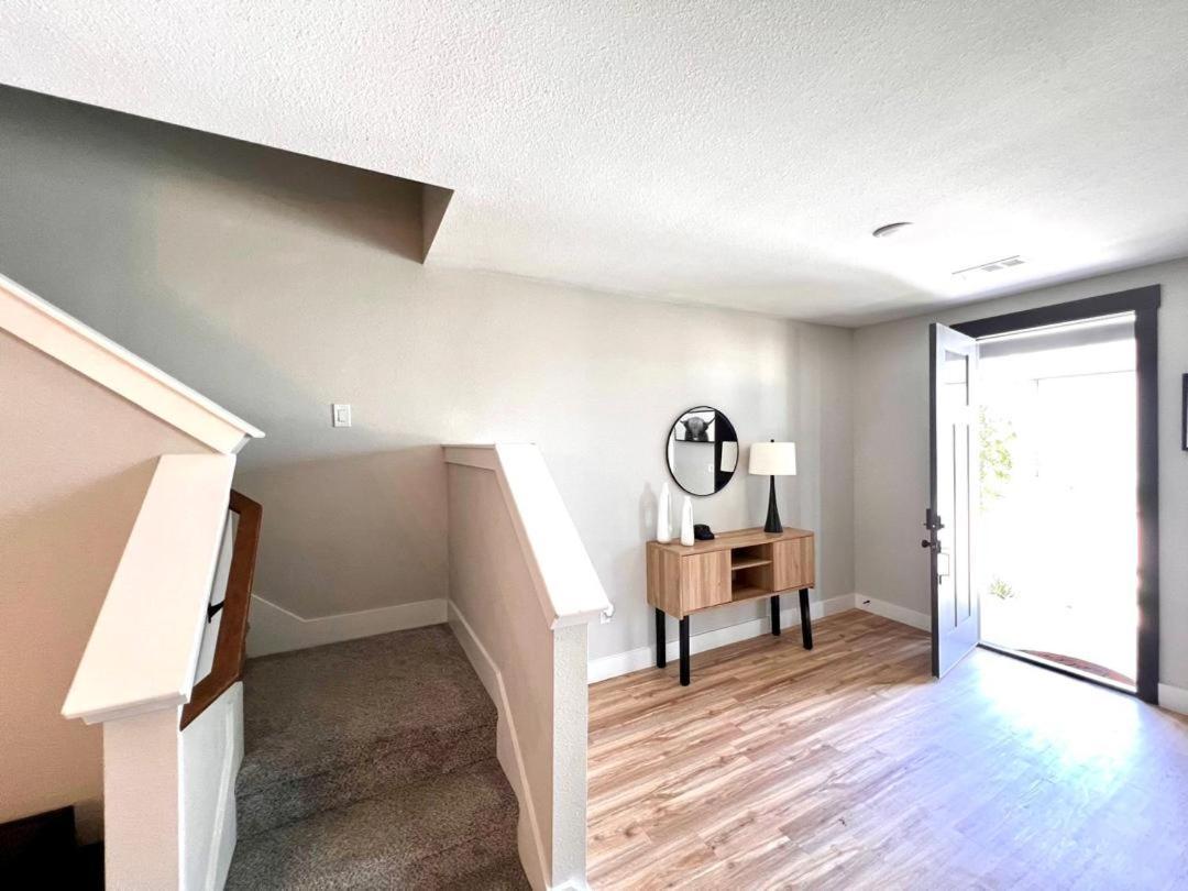 Loop, New Luxurious Large 3br House, Sleeps 9 With Free Parking Princeton