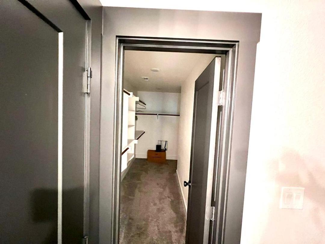 Loop, New Luxurious Large 3br House, Sleeps 9 With Free Parking Apartment Princeton