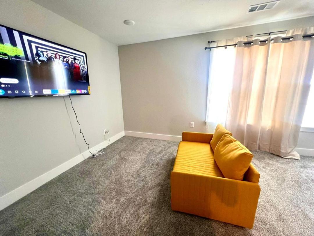 Apartment Loop, New Luxurious Large 3br House, Sleeps 9 With Free Parking